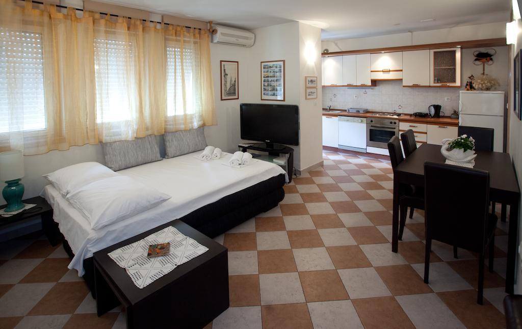 Ideal Location Split Apartments Quarto foto