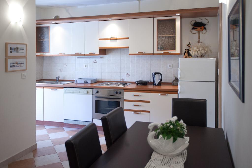 Ideal Location Split Apartments Quarto foto
