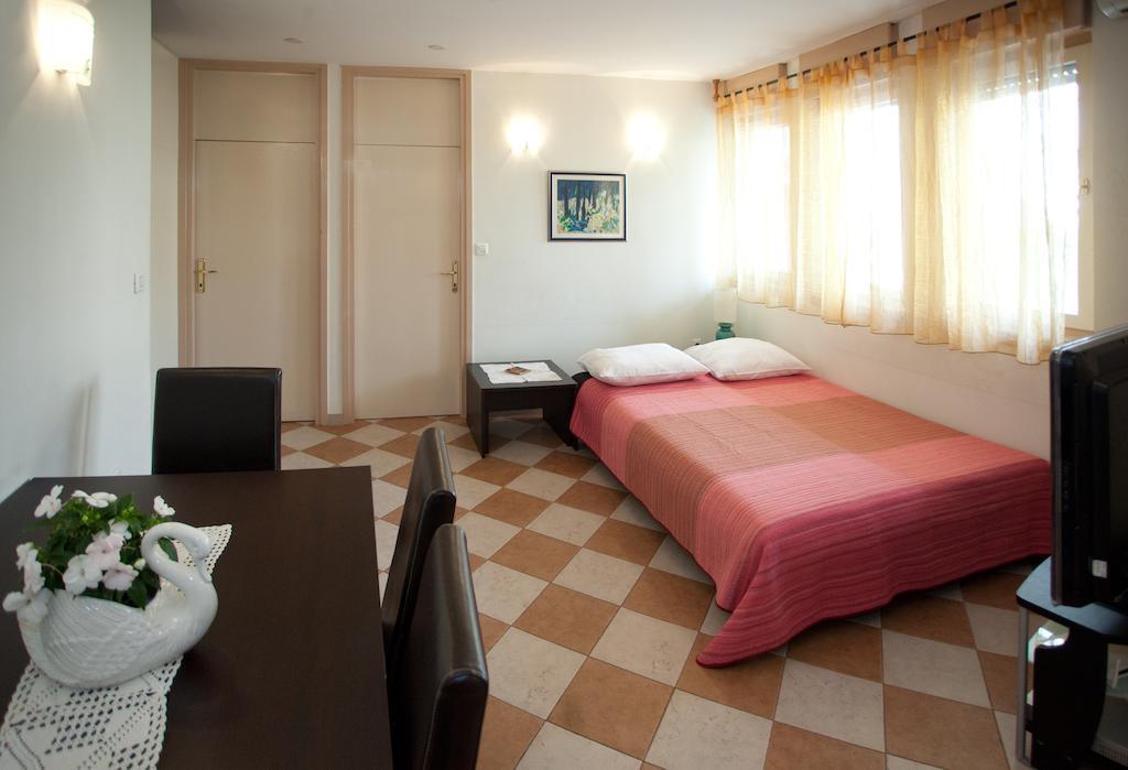 Ideal Location Split Apartments Quarto foto