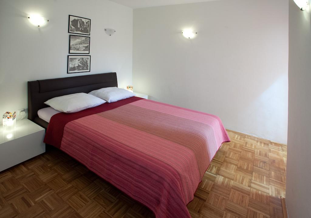 Ideal Location Split Apartments Quarto foto