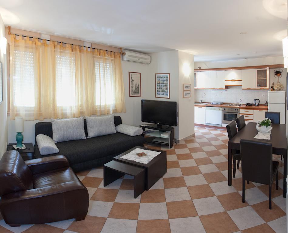 Ideal Location Split Apartments Quarto foto